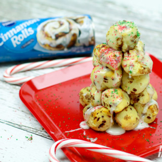Cinnamon Roll Christmas Tree