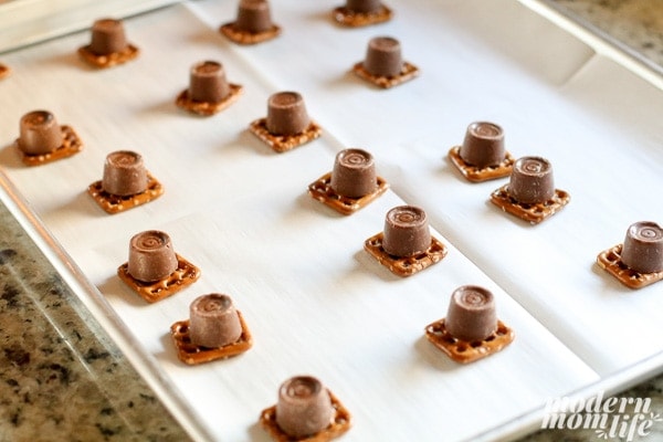 rolo reindeer pretzel recipe