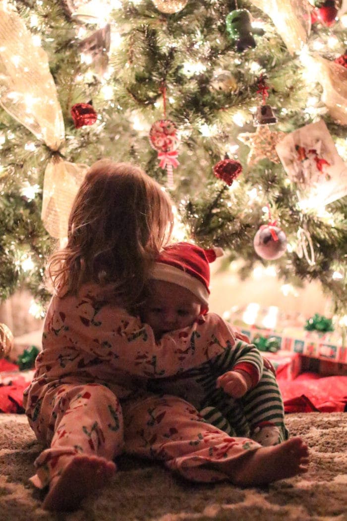how to take photos of your kids in front of the christmas how to take photos of your kids in front of the christmas