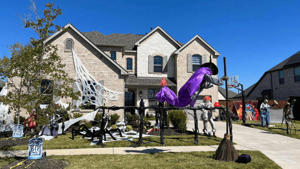 3740 DunlavyDr_Spooky Haunt