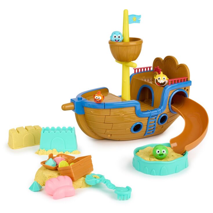 babyshark shipwreck toy
