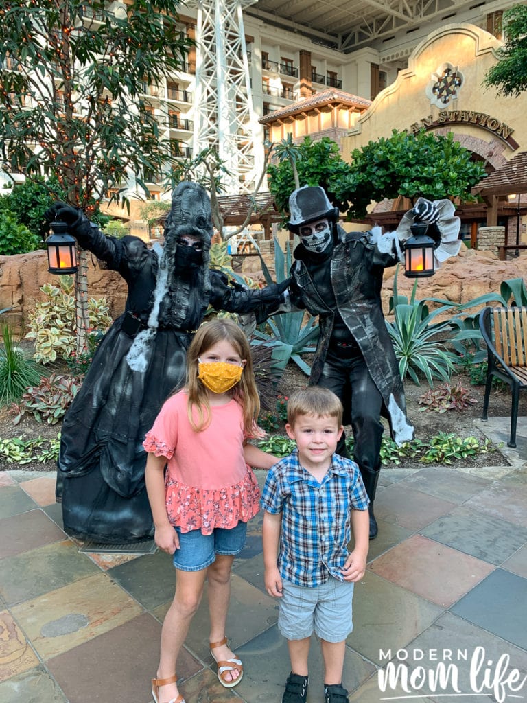 gaylord texan characters