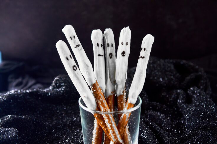 Image for Ghost Halloween Pretzels